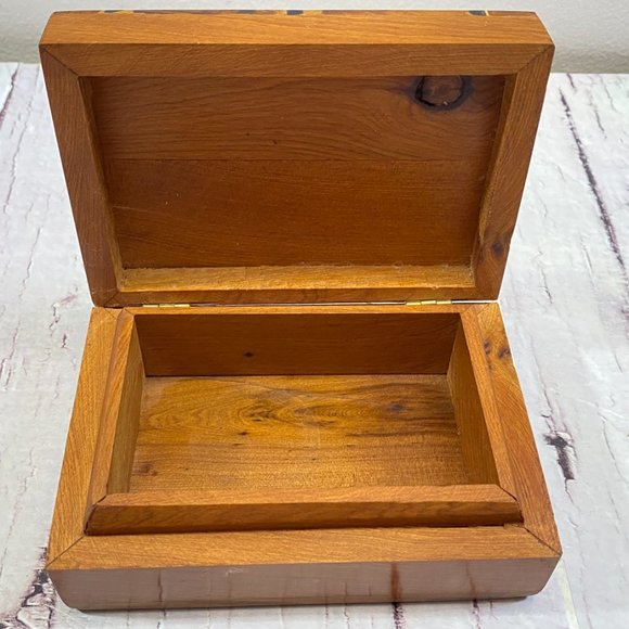 Vintage Exquisite Thuya Burl Wooden Jewelry Box, Timeless Keepsake Chest - Picture 2 of 9